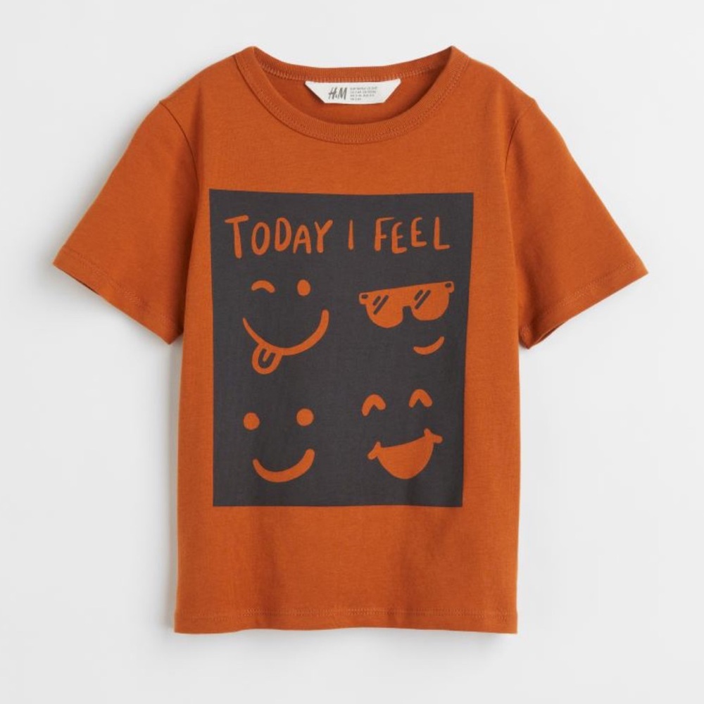 8. H&M boys tee size 6/7